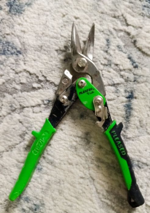 Продаётся коловорот 30000 и ножницы по металлу 40000