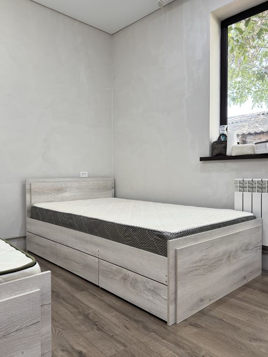 Продам 2 кровати с матрасом