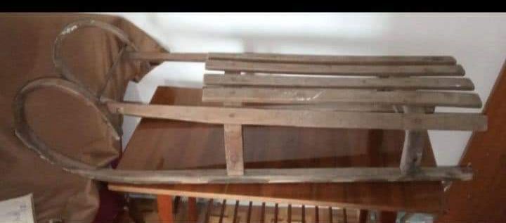 Sanie postament brad.