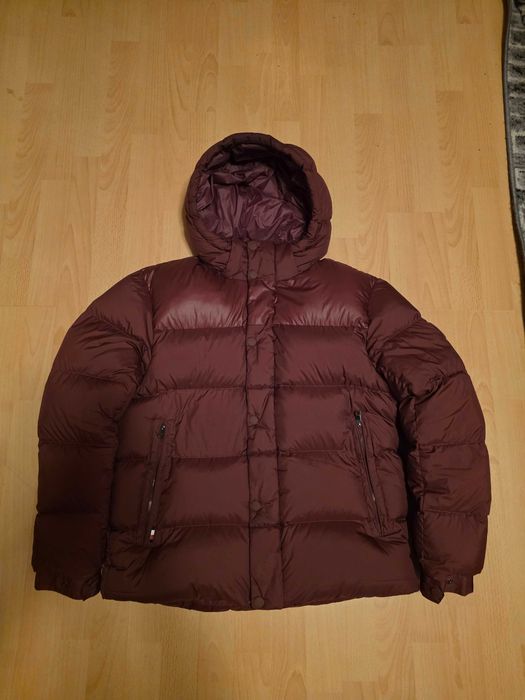 Продавам зимно пухено яке Tommy Hilfiger