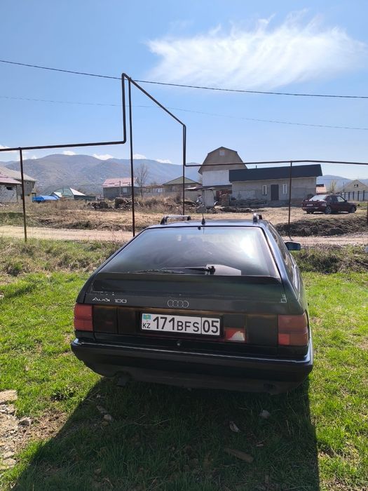 Продам автомобиль АУДИ 100