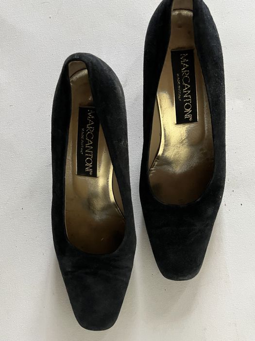 Продаются черные туфли