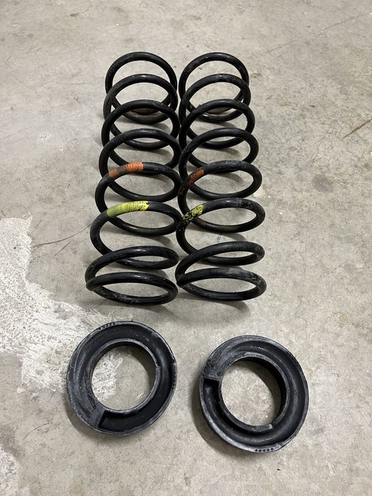 Оригинални Задни Пружини за Хонда Акорд 8 + чисто нови тампони