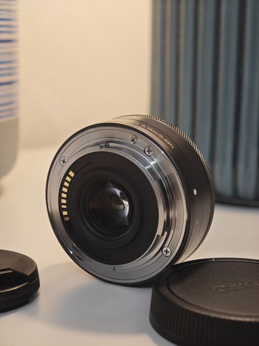 Obiectiv Canon EF-M 22mm f/2 STM putin folosit