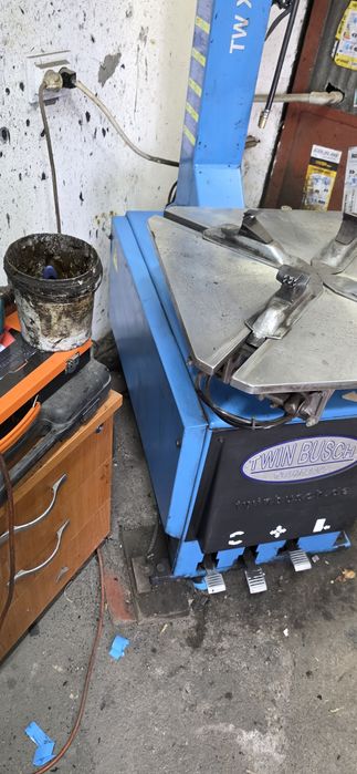 Машина Монтаж демонтаж на гуми  950 евро