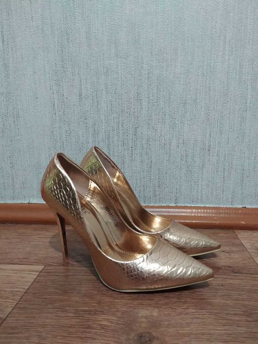 Продам туфли Размер 39