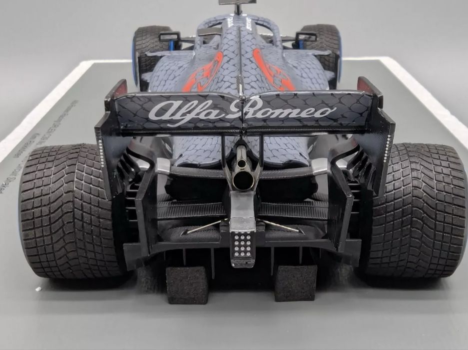 Machete  formula 1 f1 1/18Alfa romeo Ferrari C39 C41 minichamps spark