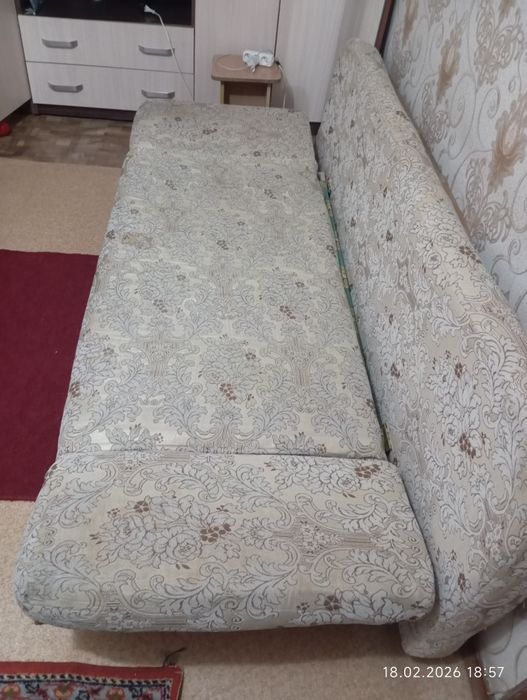 Тахта  светлого цвета