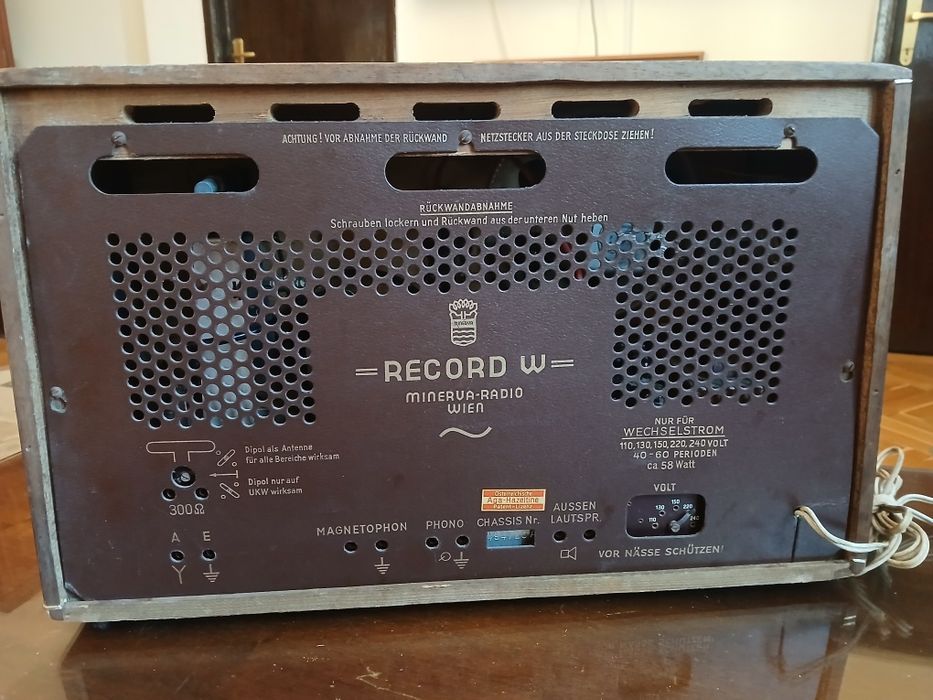 Radio cu lămpi Minerva Record W ,Viena,an 1955.