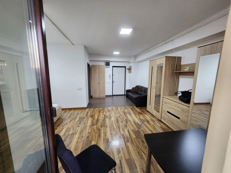 Vând apartament cu o cameră,  în zonă foarte bună!