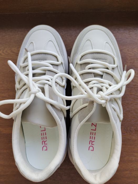 Кроссовки женские 37.5