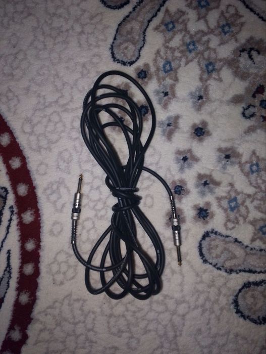 Gitara sotiladi holati ideal narxini kelishamiz