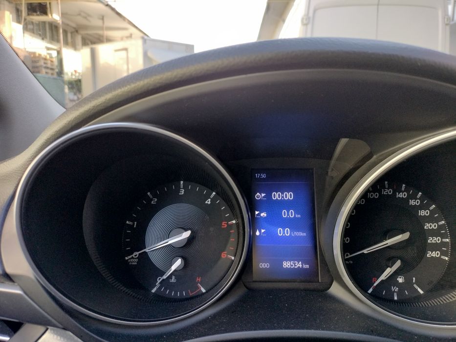 Toyota Avensis 2016
