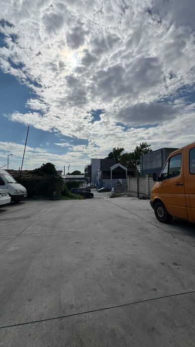 Автосервиз Варна 60 квадрата с подемник и паркоместа оборудван + санитарно помещение