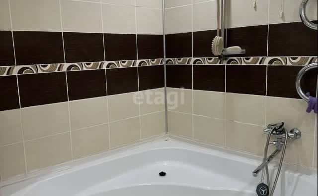 Продам 4 комнатную квартиру