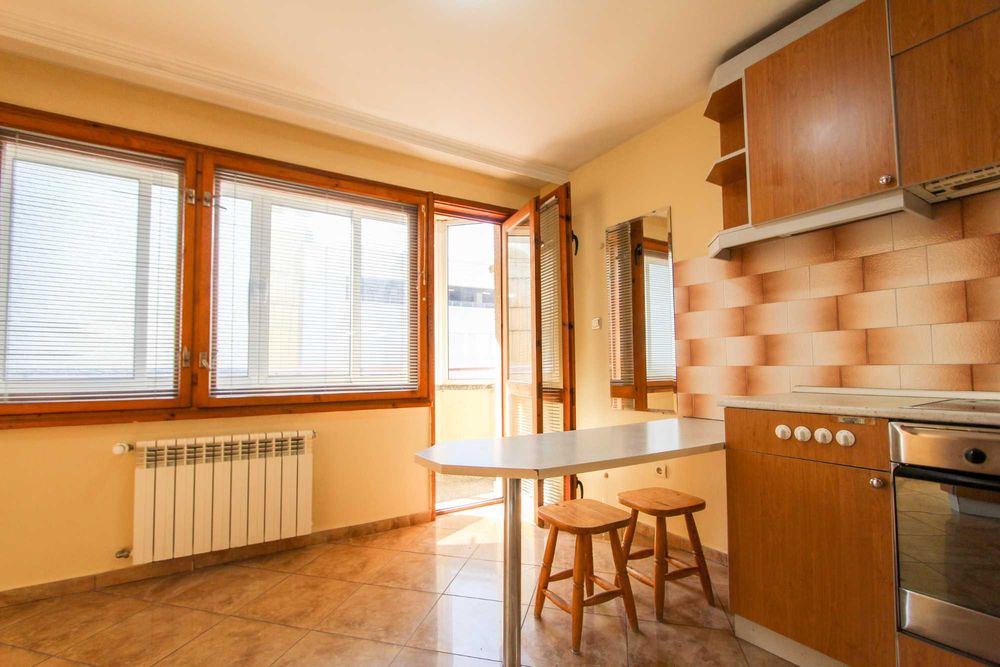 Дава се под наем Многостаен апартамент в София, Оборище - 146 кв.м за 1425.96 € - Снимка #2