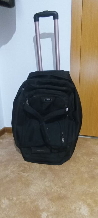 Дорожный чемодан