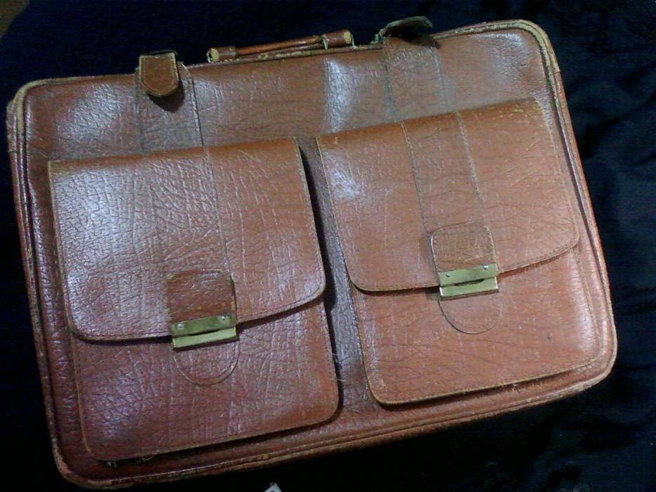 Чемодан - сумка средних размеров 100% Кожа натуральная.1960-х годов