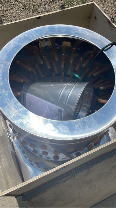 Deplumator pasari si conuri sacrificare