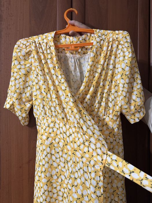 Платье назапах новое