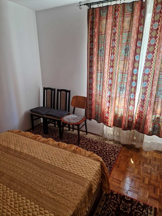 Vand apartament 2 camere, et. 2/4, decomandat, renovat total, spitalul militar, Nord, Pitesti.