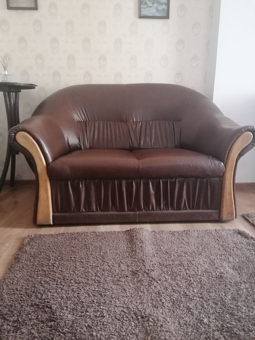 Vând canapea, măsuțe, fotolii, comode, etc