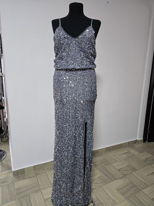 Rochie lunga argintie, model cu crapatura pe picior