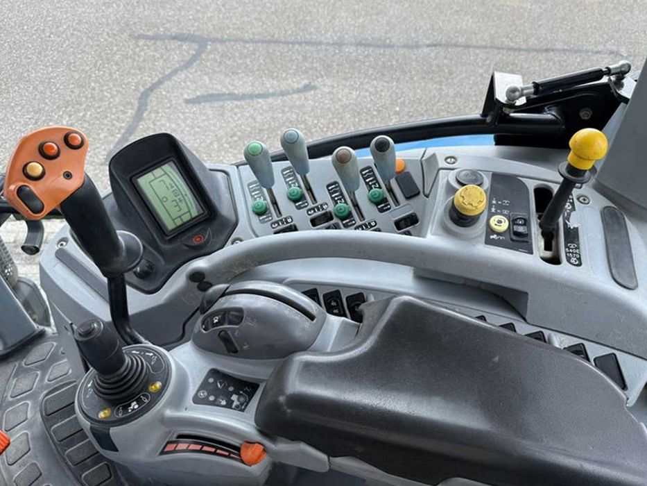 Трактор колесный  New Holland T7040 Power Command