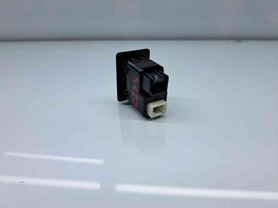 Conector auxiliar USB Nissan X-Trail (T32) [Fabr 2013-prezent] 795405