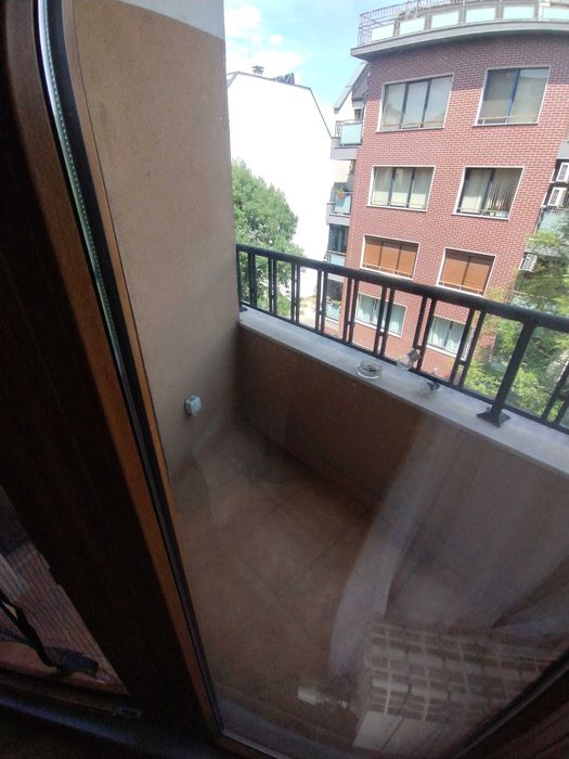 Дава се под наем Тристаен апартамент в София, Банишора - 120 кв.м за 765 € - Снимка #2