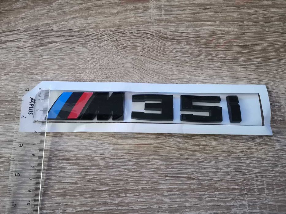 черна емблема БМВ М35и BMW M35i