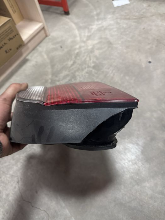 Задний правый фонарь Е39