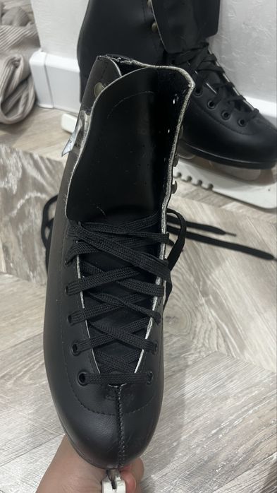 Продам коньки новая