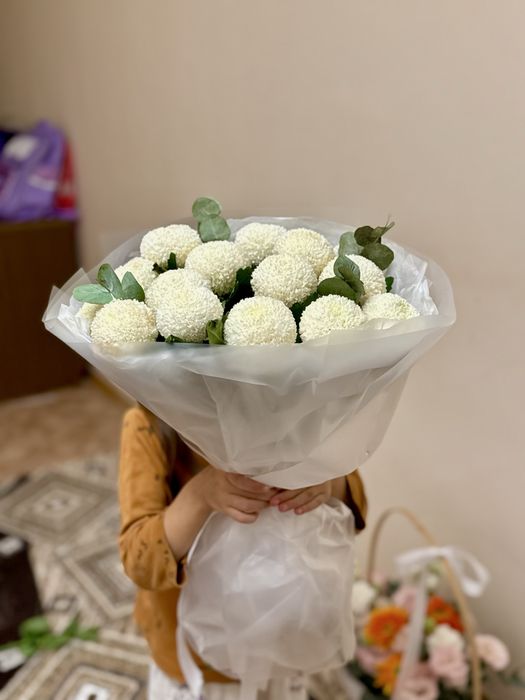 Букет белых хризантем