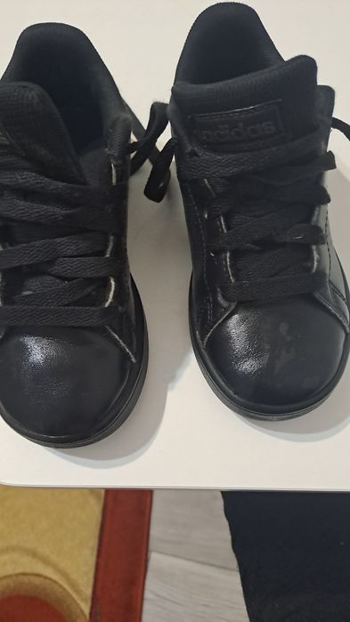 Adidas din piele ptr baieti