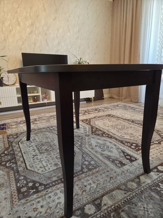 Продам стол обеденный