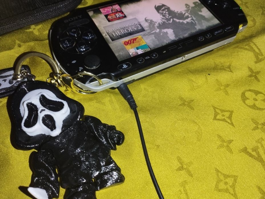 Assalom alekum Psp Sotiladi Original 3000 model