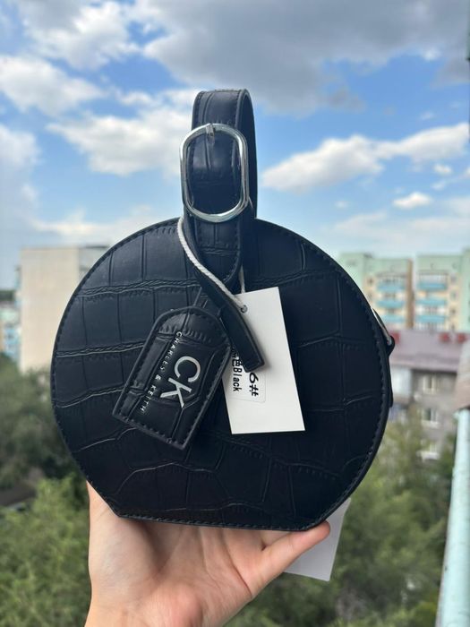 Круглая новая сумка