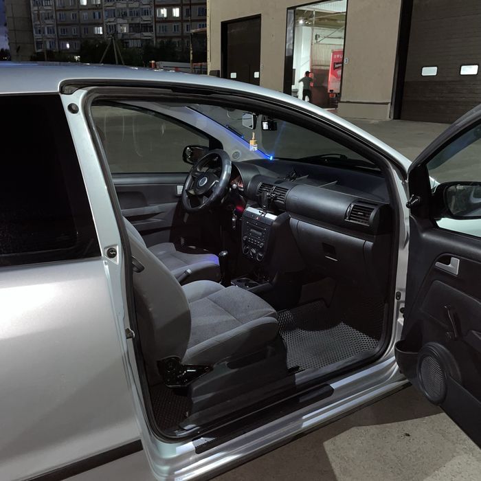 Авто Volkswagen Fox