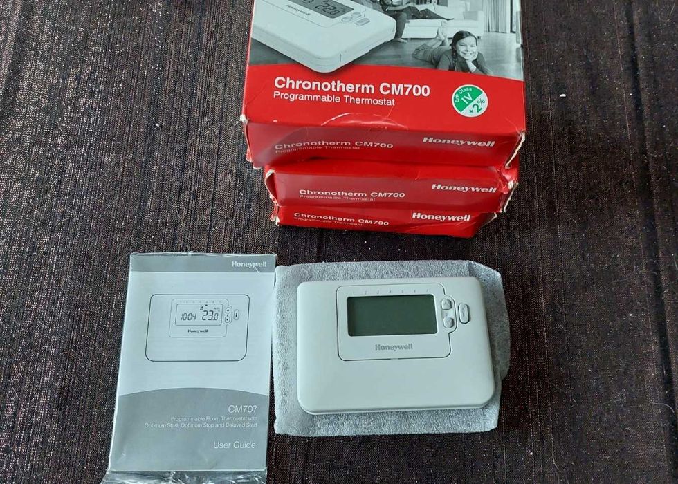 Termostat Honeywell CM707 ecran luminat, 6 bucati NOI (cele mai bune)