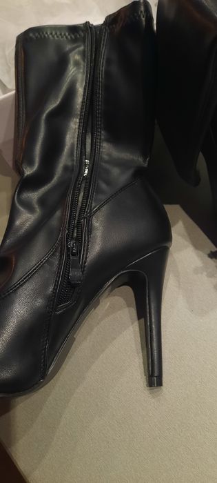 Елегантни кожени боти на ток