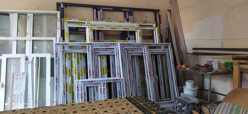 Изготавливаем и устанавливаем пластиковые и алюминивае рамы и двери