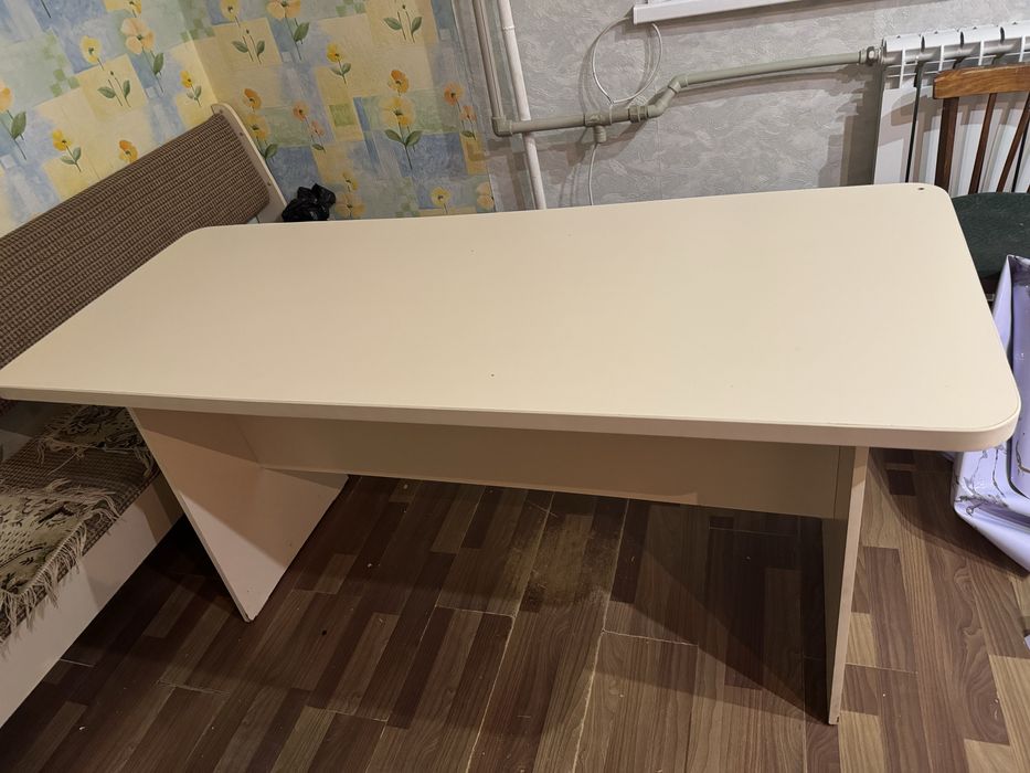 Продам стол и стулья