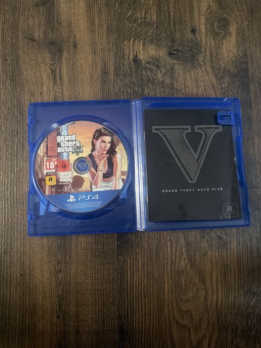 Продаю GTA V на PS четыре