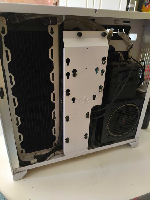 компютър – i7-9700k, 1080Ti, водно охлаждане EKWB– ВАРНА