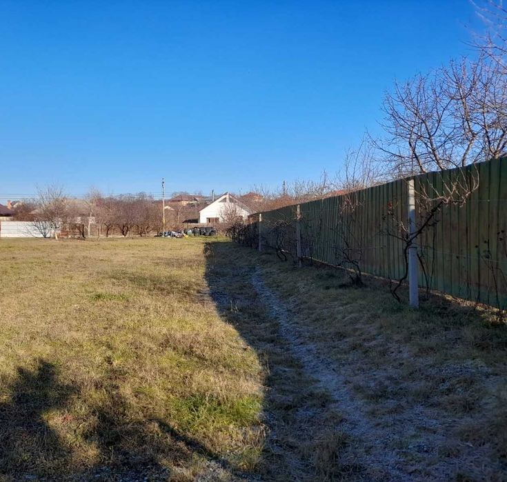 Vand Teren Intravilan Piatra Neamt 2800 m2 - 15 Euro/m2