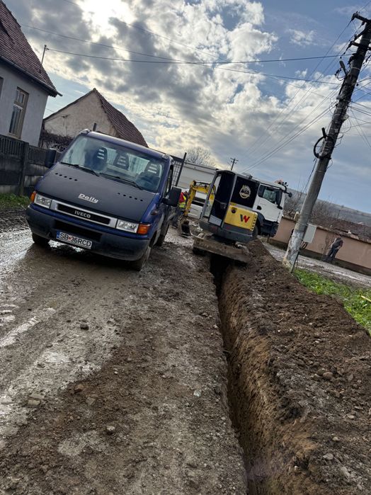 Închiriez miniexcavator / transport basculabil