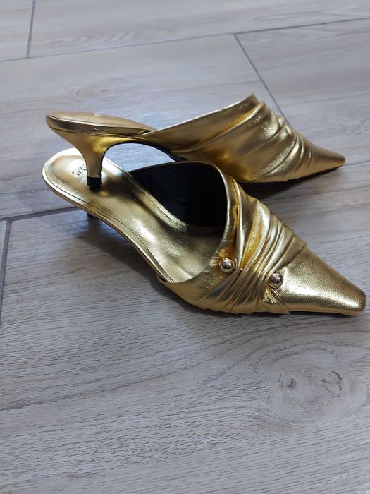 Saboti piele aurie Zara