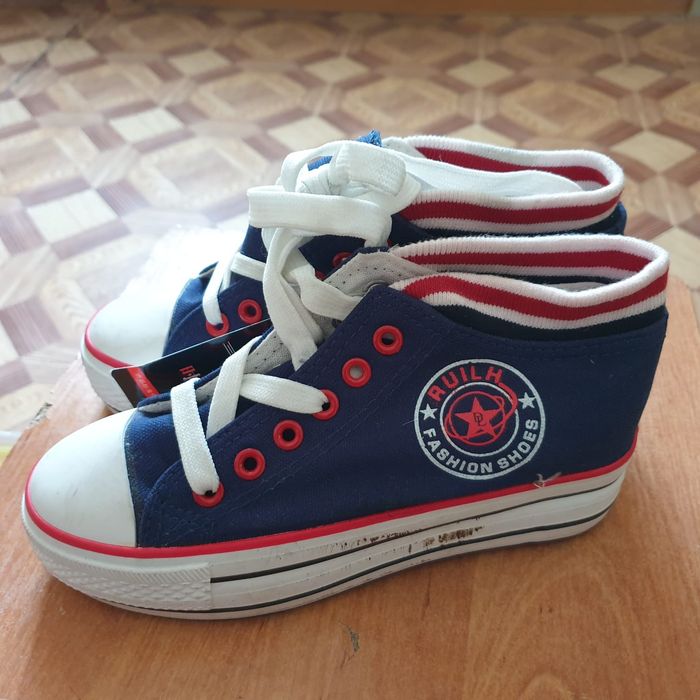 Продаются кеды подростковые