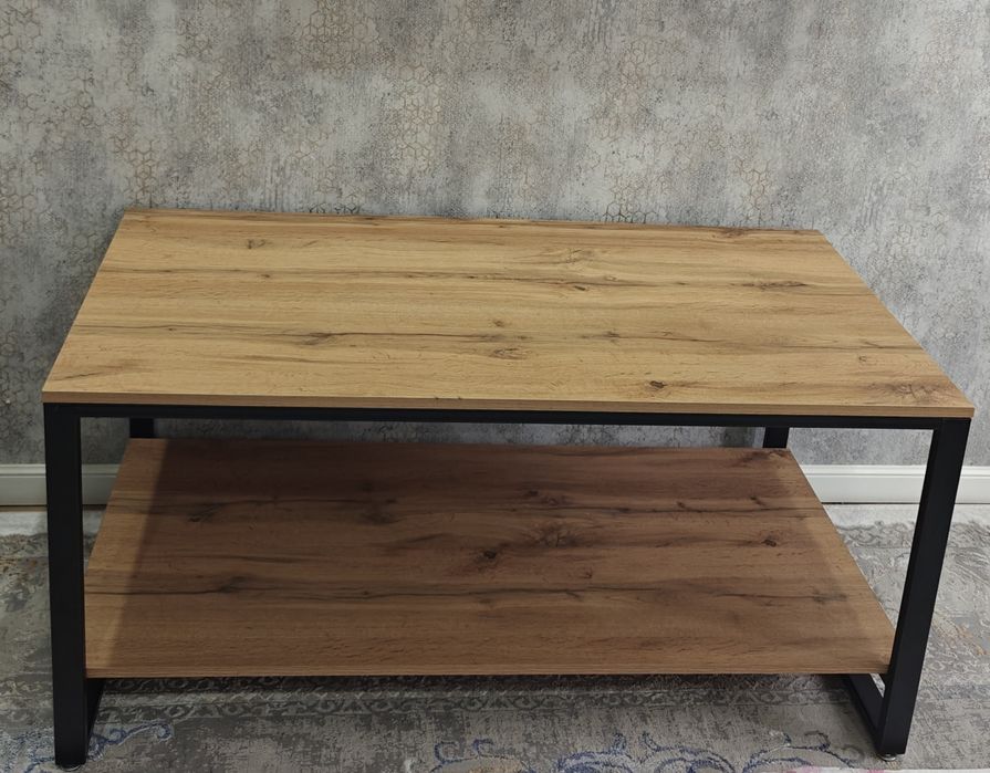 Стулья и журнальный столик